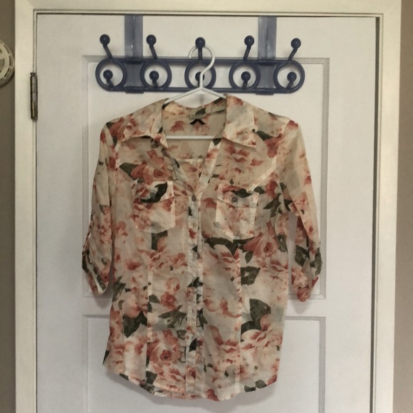 Dynamite Floral Blouse💐💐 - Picture 2 of 4